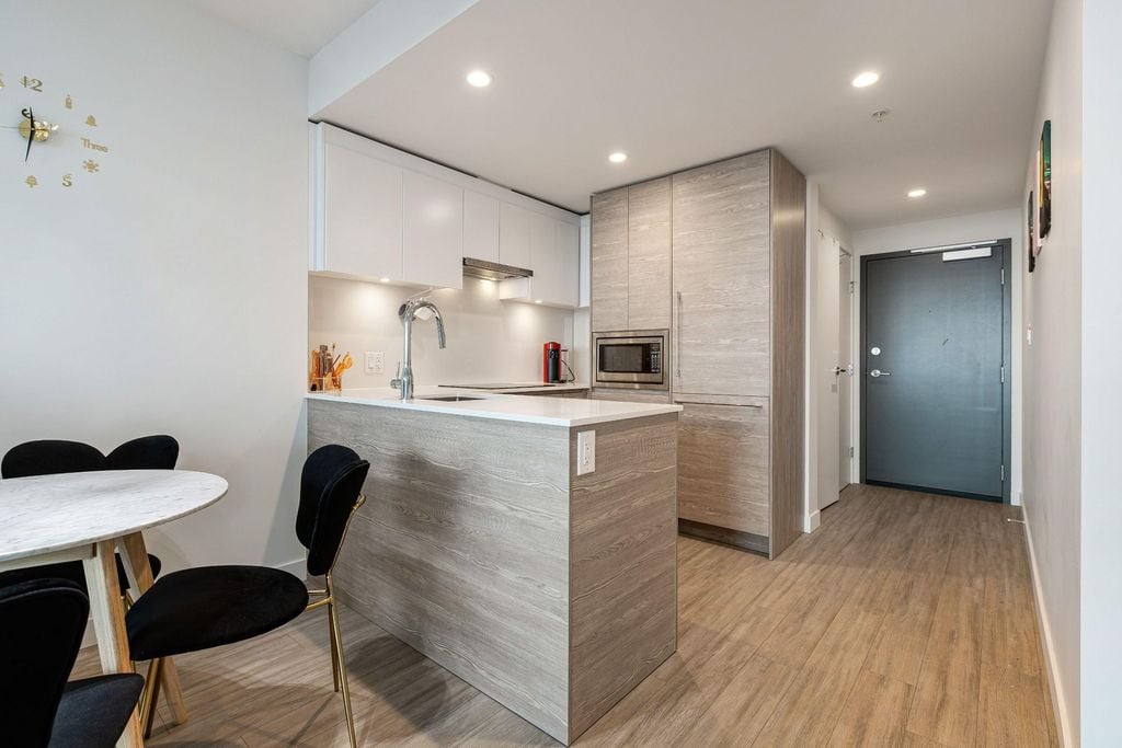 13655 Fraser Hwy, #1811