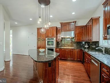106 Calvary Ct SE