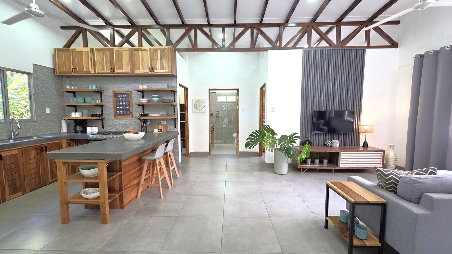 2 Bedroom Solar Home with Creek Frontage