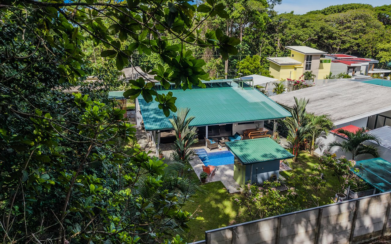 Home Near Downtown Uvita with Private Forest and Creek