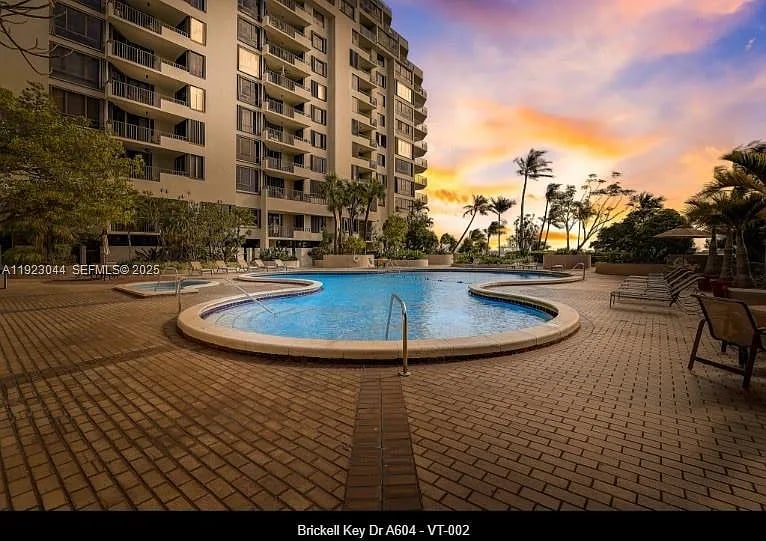 520 Brickell Key Dr #A604