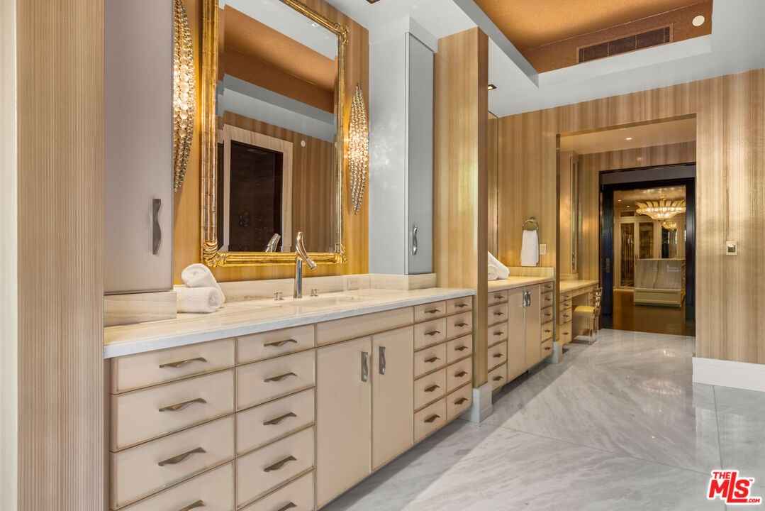 Crown Chateau 