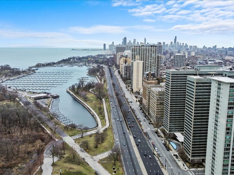 3600 N Lake Shore Dr #207, Chicago, IL 60613