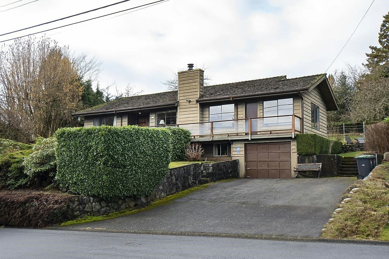 731 Beachview Dr