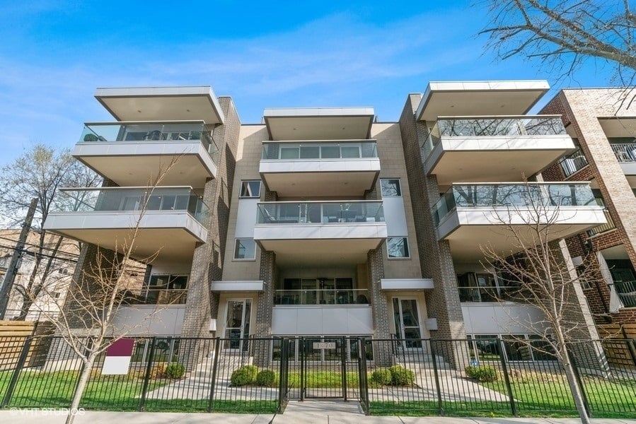1470 W Winona ST 202