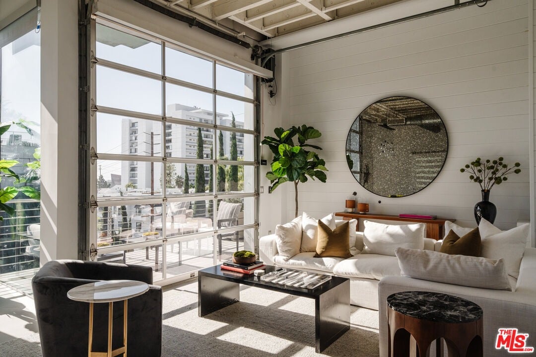 1152 N La Cienega Blvd, #301