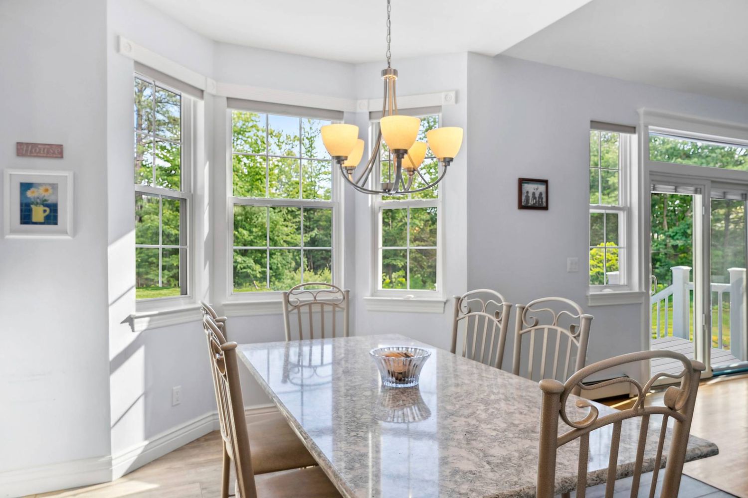 Quogue Elegance in Coveted Southampton Pines