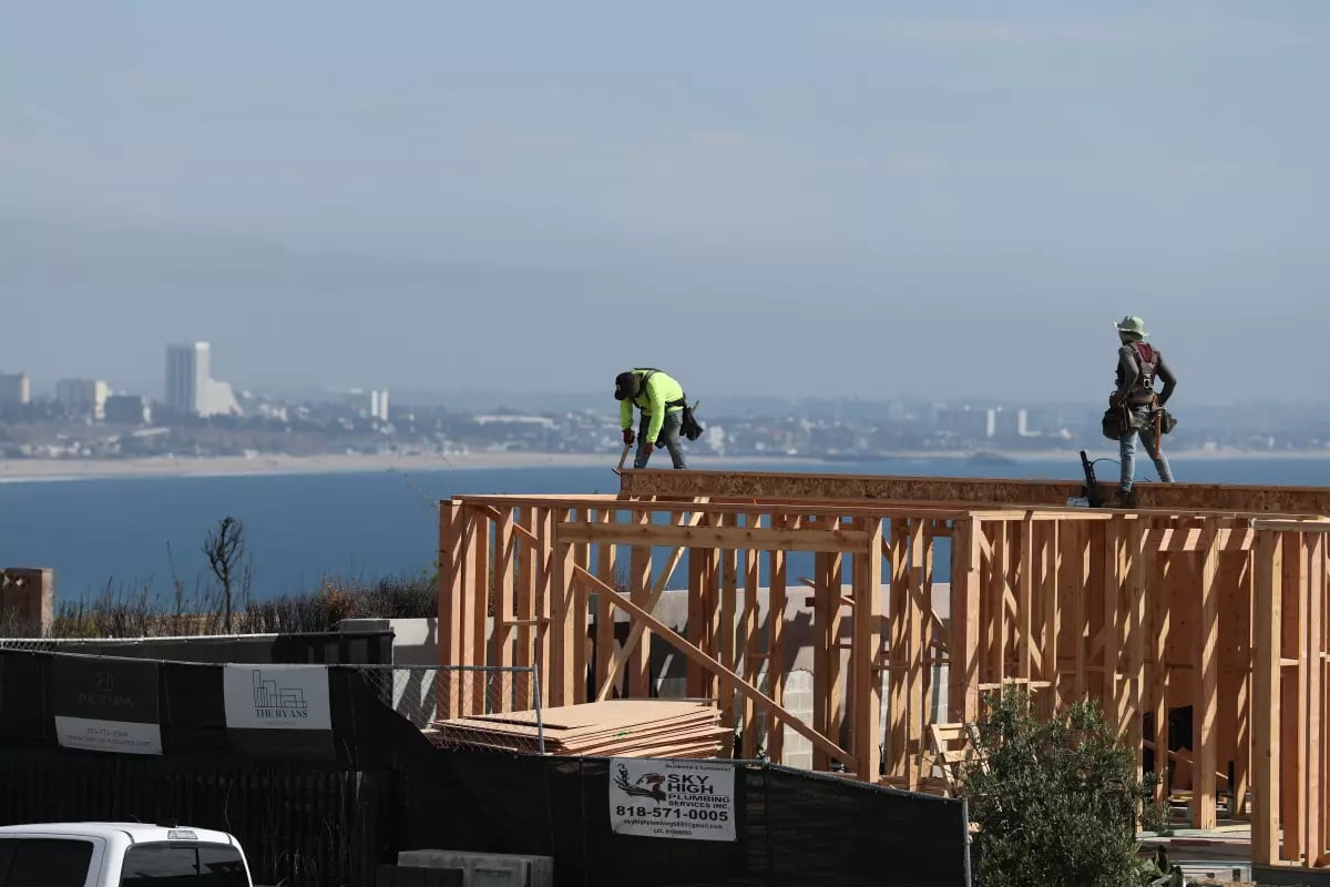 Malibu residents flee as international buyers snap up burned-out lots