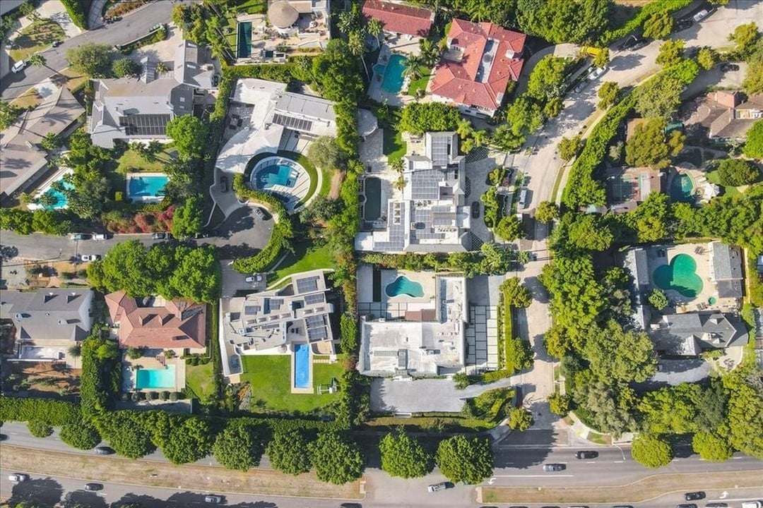 Northstar Manor, N Alta Dr, 90210