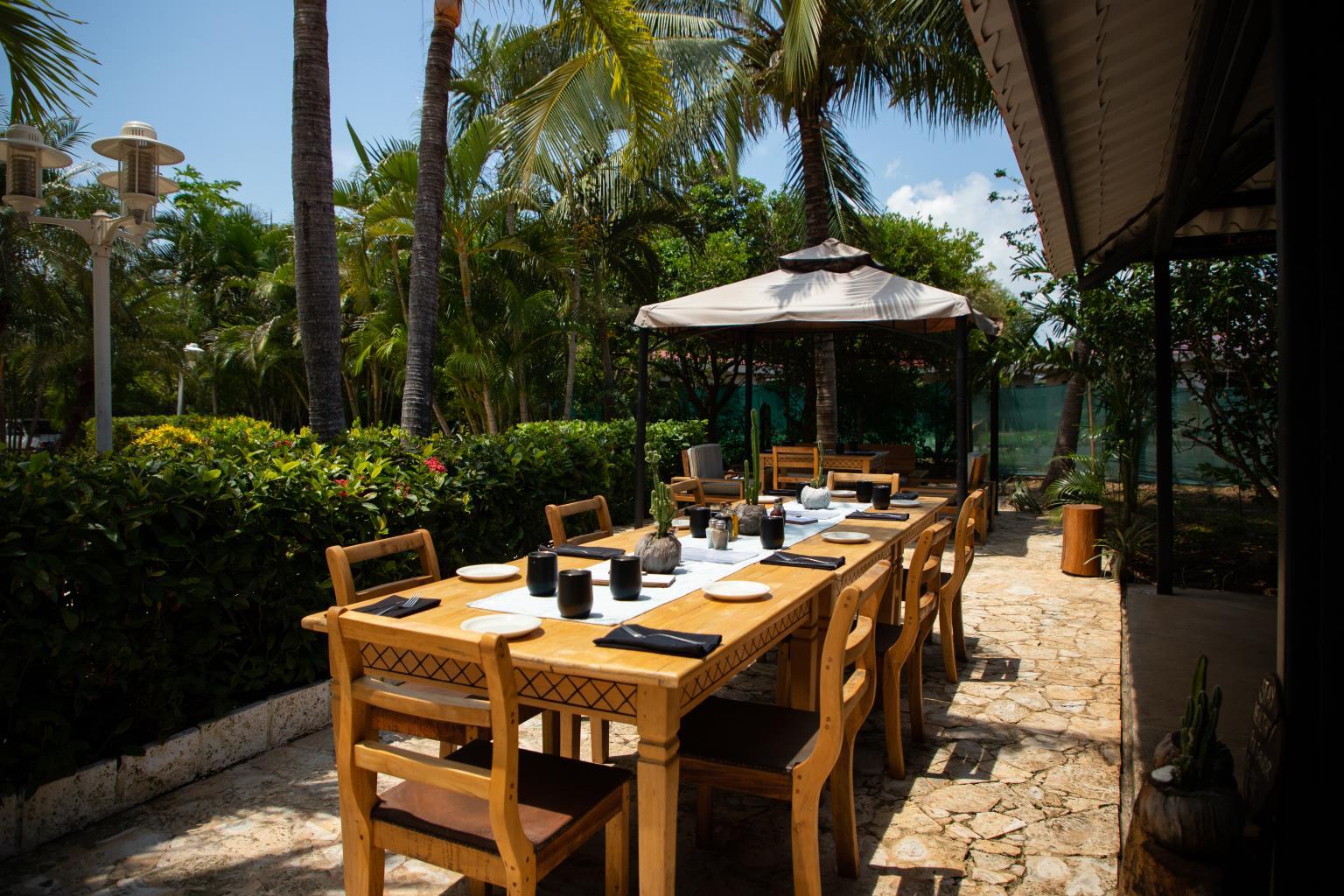Drift Away Lodge | Near the Coast Hotel/Resort/Hostel For Sale in Playa Avellanas