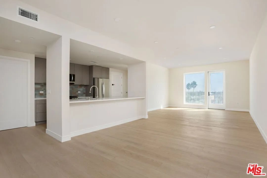 5320 Cartwright Ave Ph 508