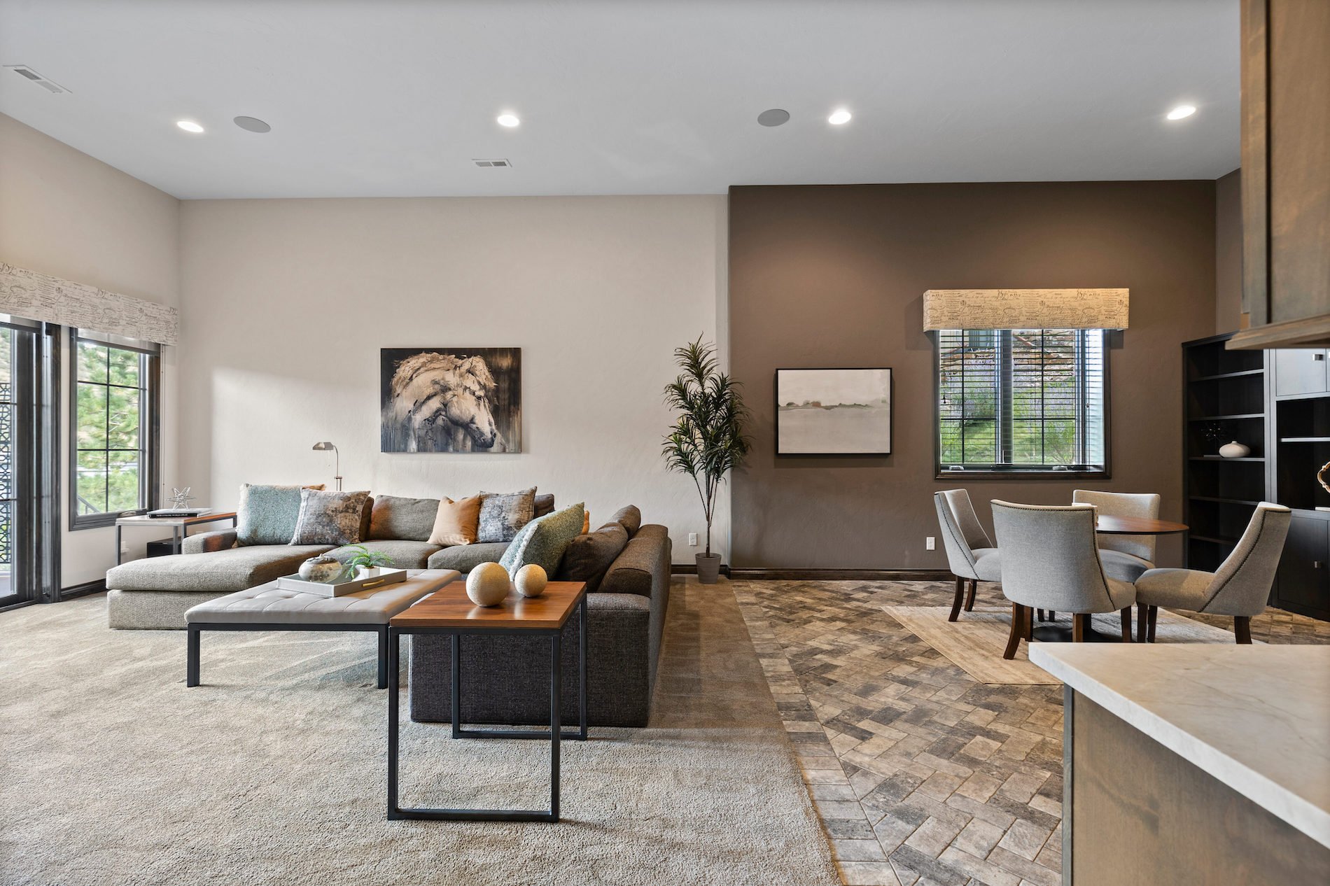 8122 Raphael Lane