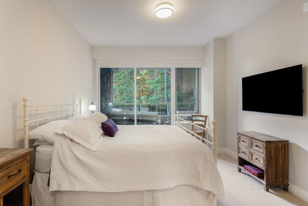 888 Arthur Erickson Pl, #404