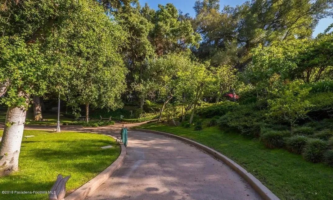 4158 Commonwealth Ave