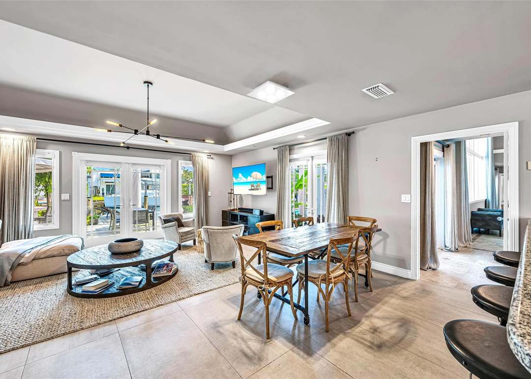 166 Royal Palm Dr