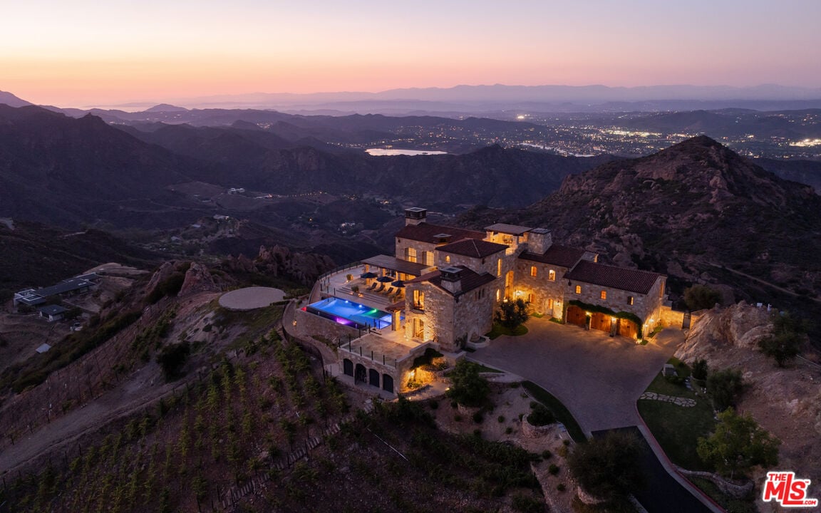 340 Kanan Dume Rd