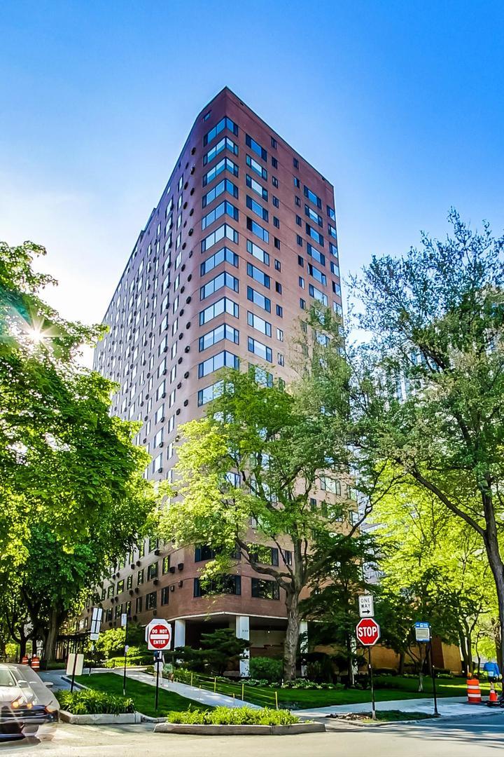 3100 N Lake Shore Dr #1204