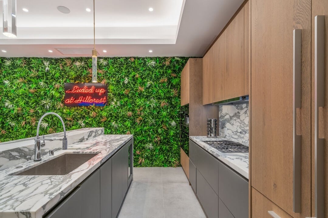 Silverreach Pavilion, N Hillcrest Rd, 90210