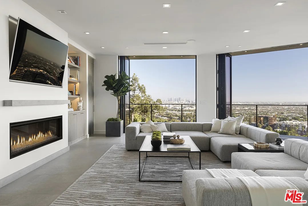 8130 W Laurel View Dr