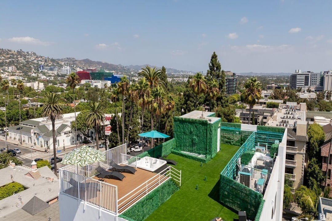 137 N Doheny Dr Unit: 3