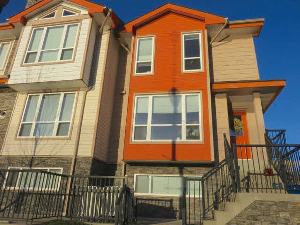 1261 Main St, #8