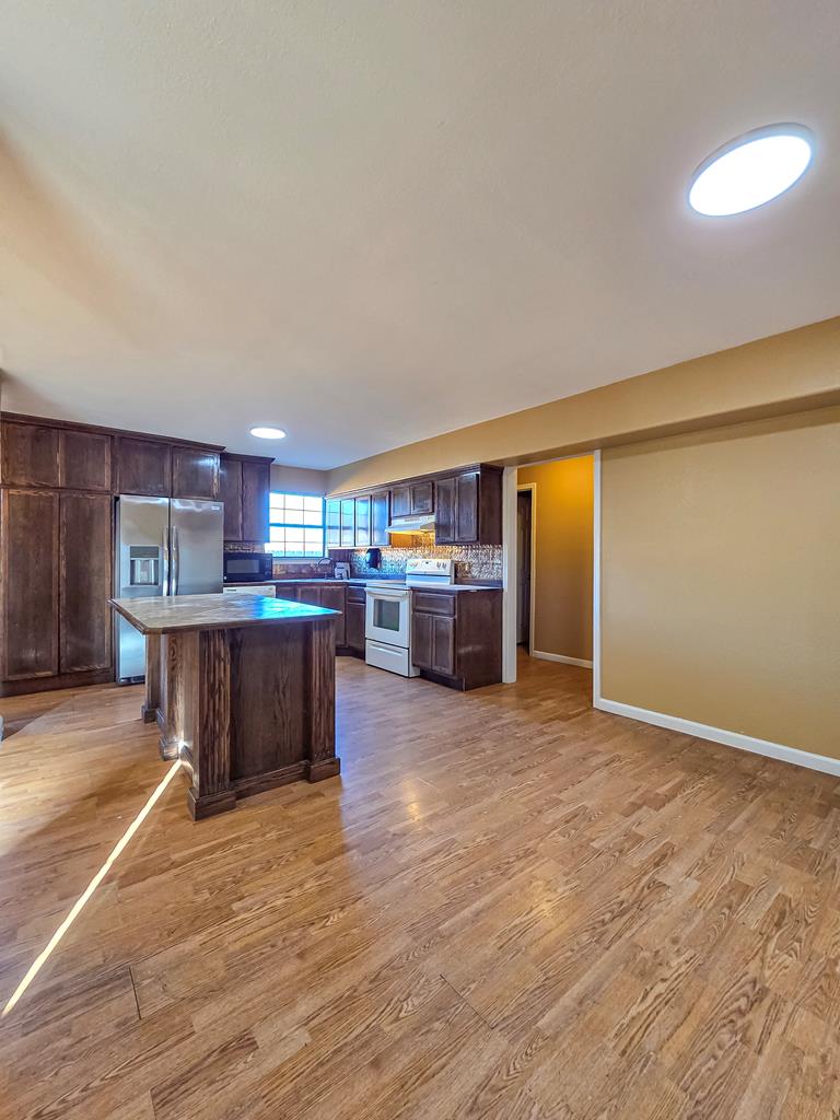 2101 Pershing Cir