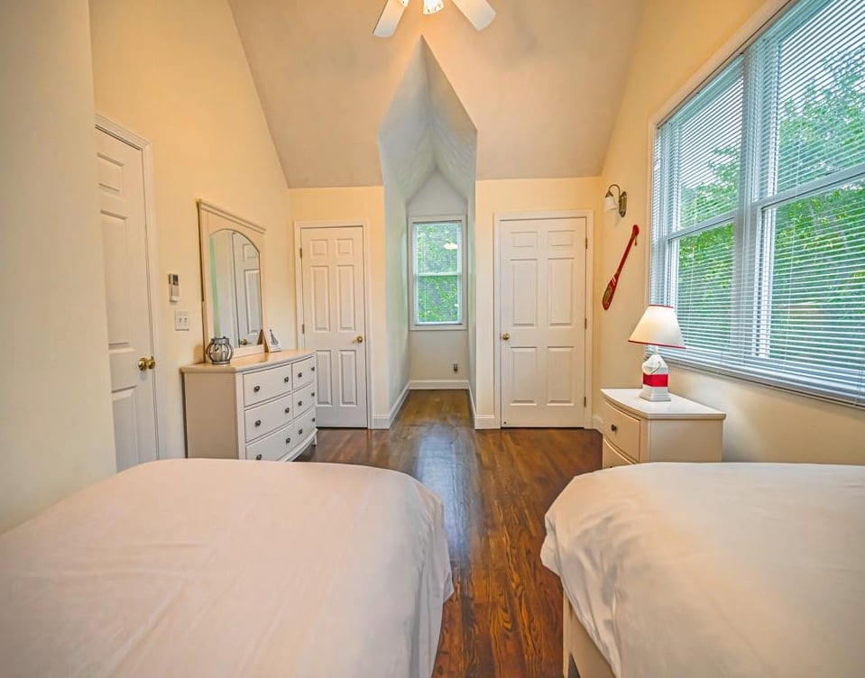 47 Schoolhouse Rd