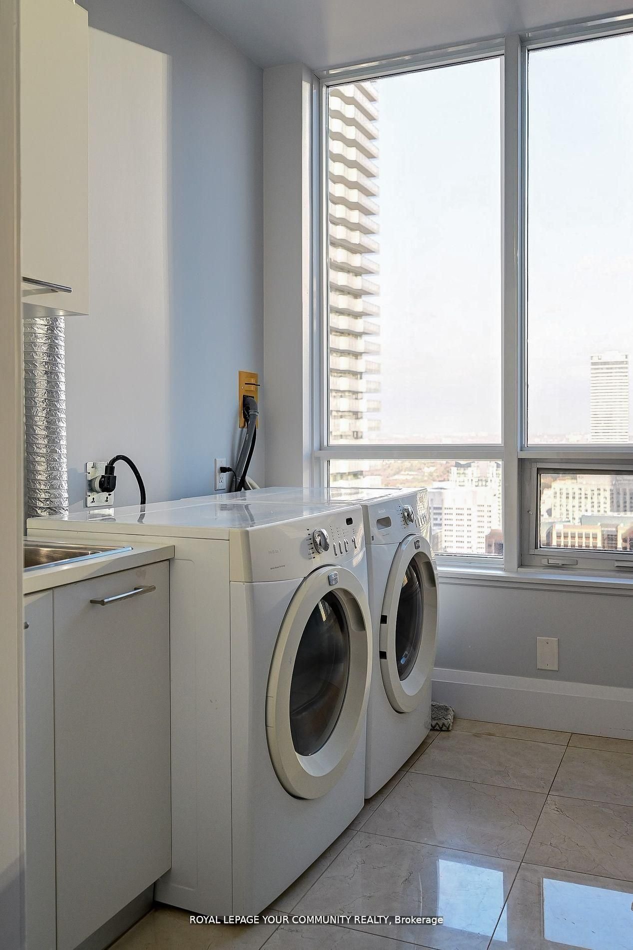 PREMIUM YORKVILLE LIVING