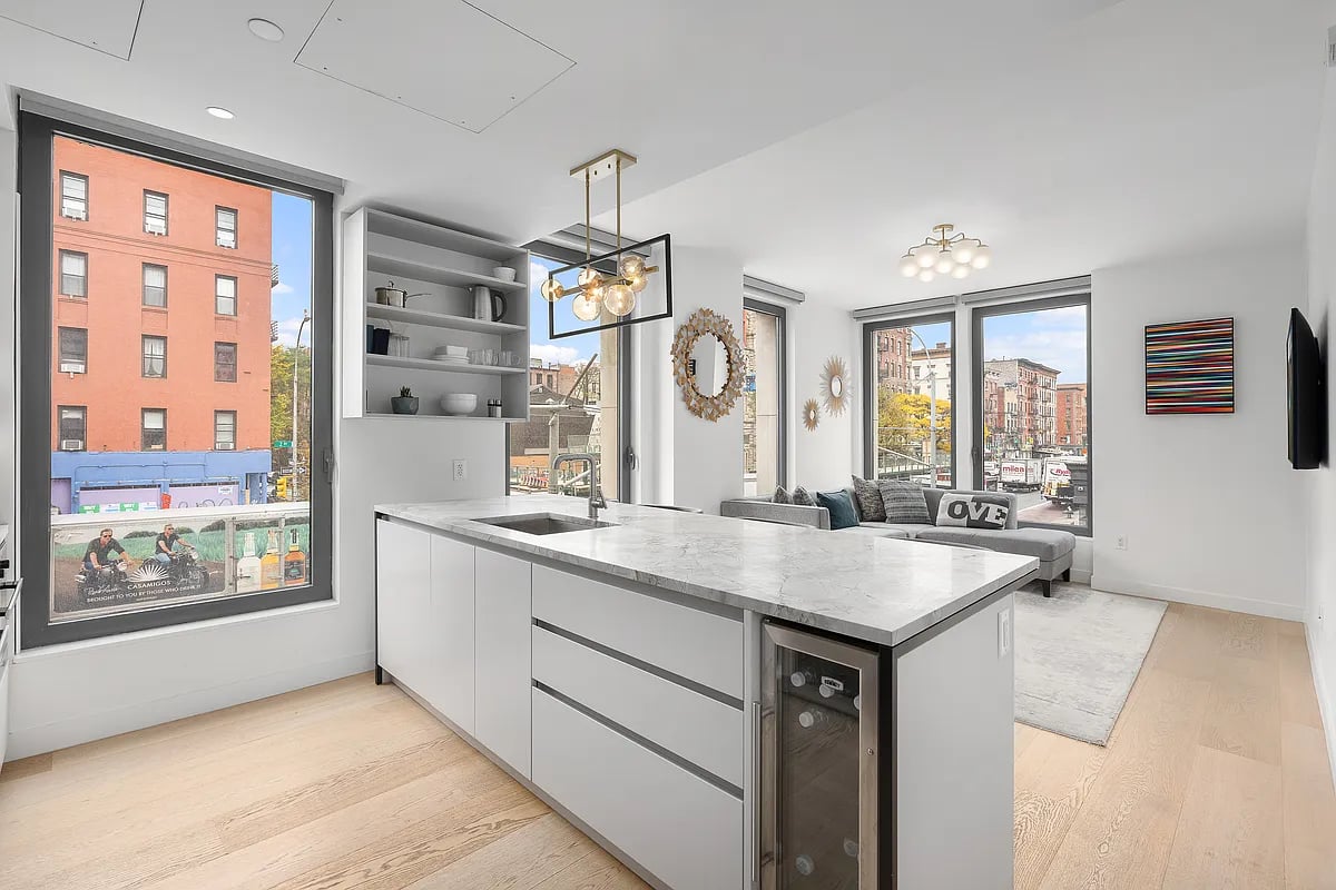 45 E 7th St #2D