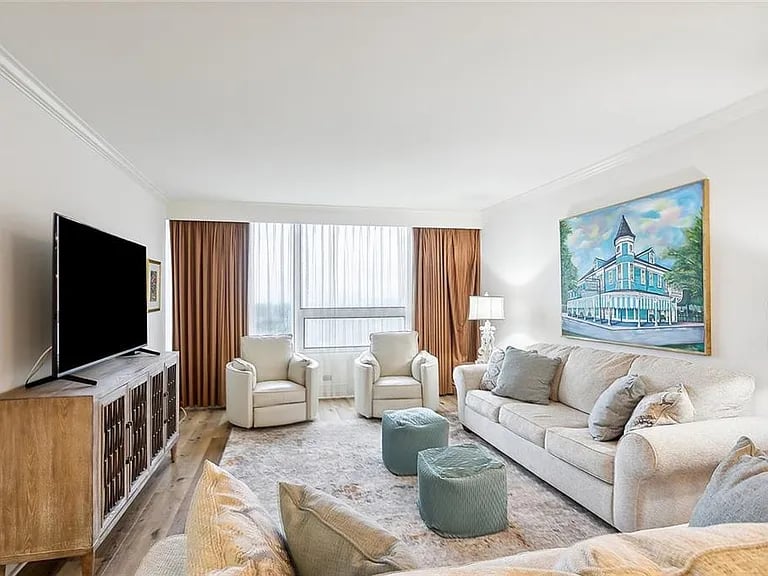 2100 Saint Charles Avenue Apartment 9E