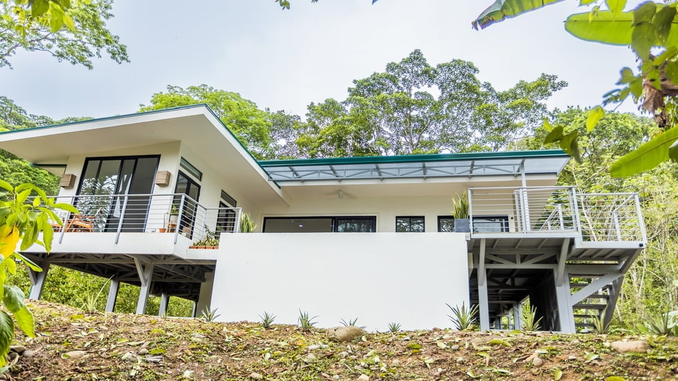 Luxury Riverfront Residence in Playa Dominical Walk to the Beach