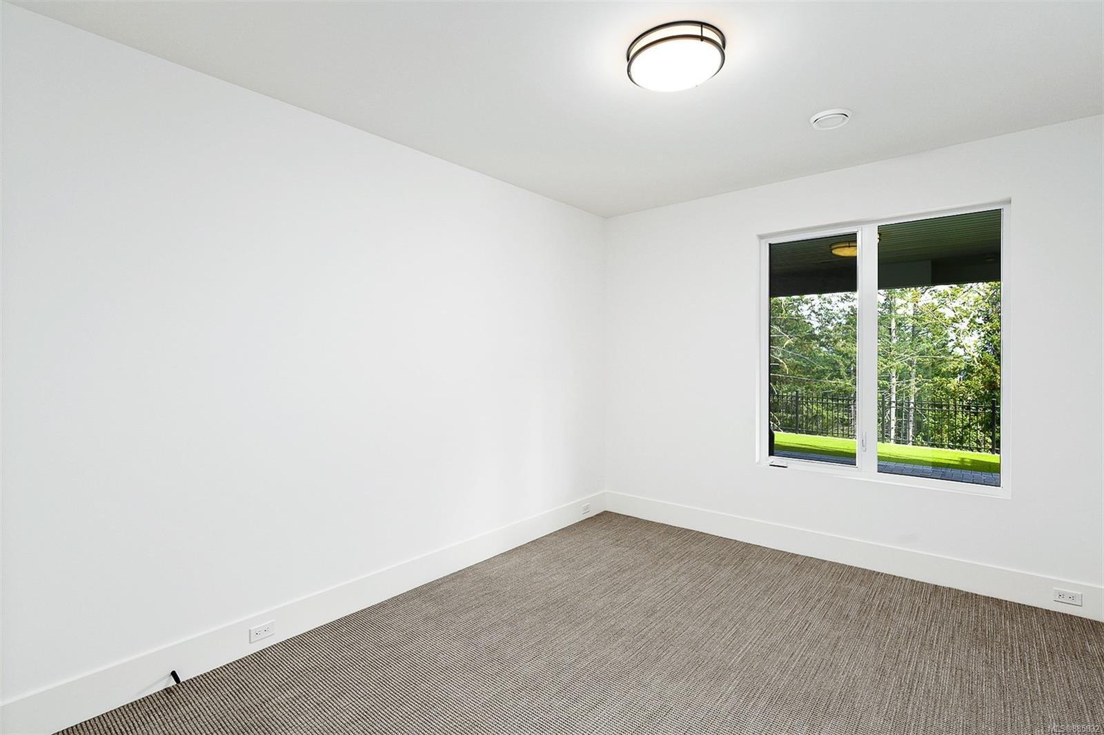 2046 Pinehurst Terr