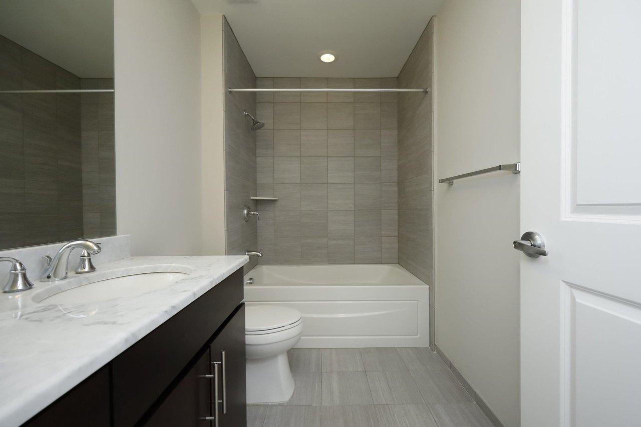 140 W Franklin St #514