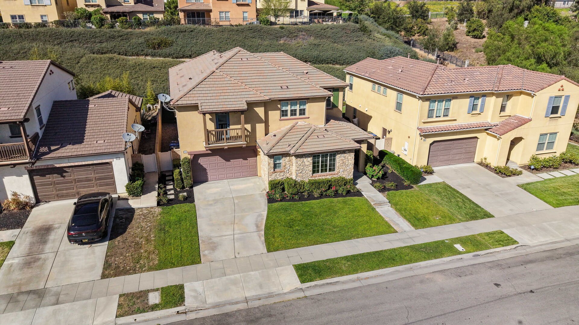 885 E Manresa