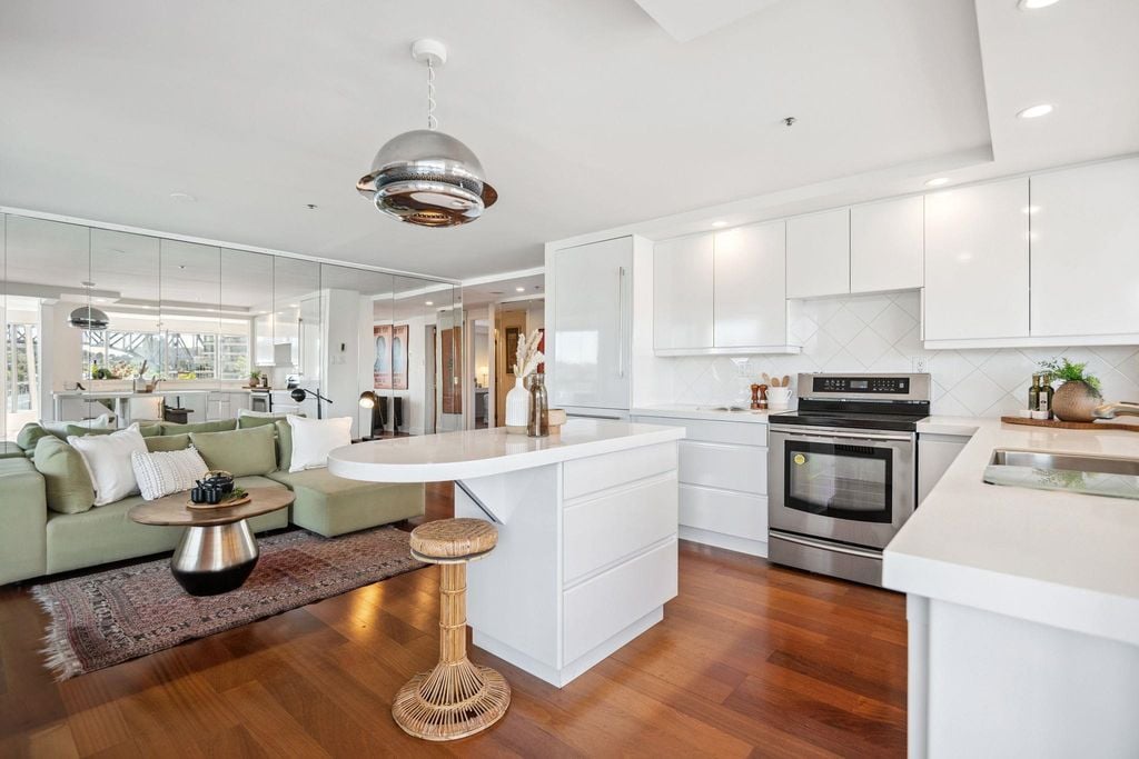 1012 Beach Ave, #301