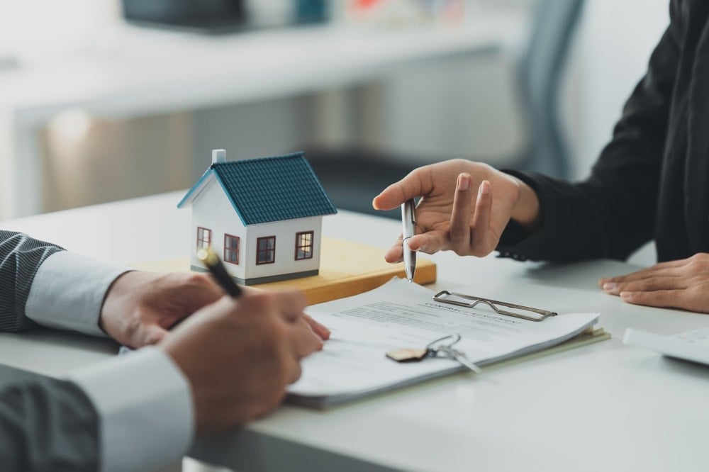 Should You Sell Before You Buy in Metro Atlanta? A Data-Driven Move-Up Homeowner Guide