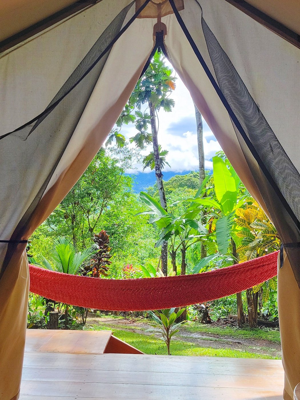 CASCADA ELYSIANA – ECO-RETREAT WITH HUGE WATERFALL