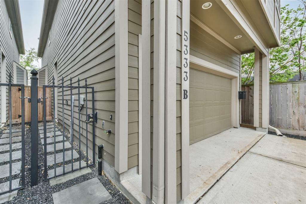 5333 Larkin St B