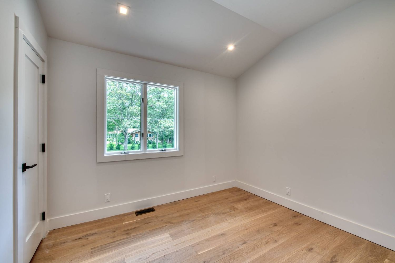 32 Laurel Trail