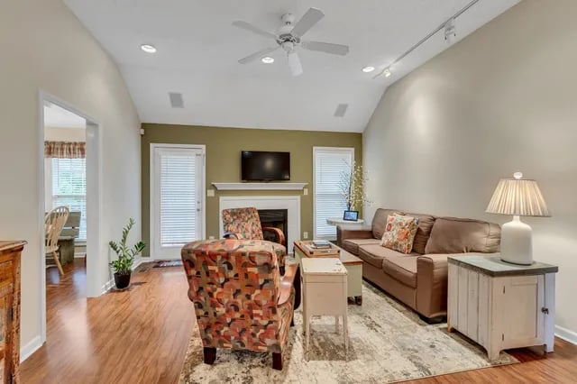2649 Danbury Cir