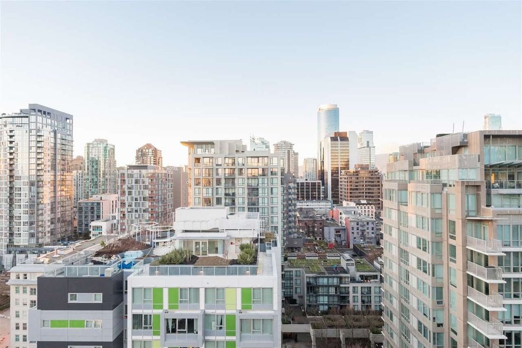 1088 Richards St, PH1903
