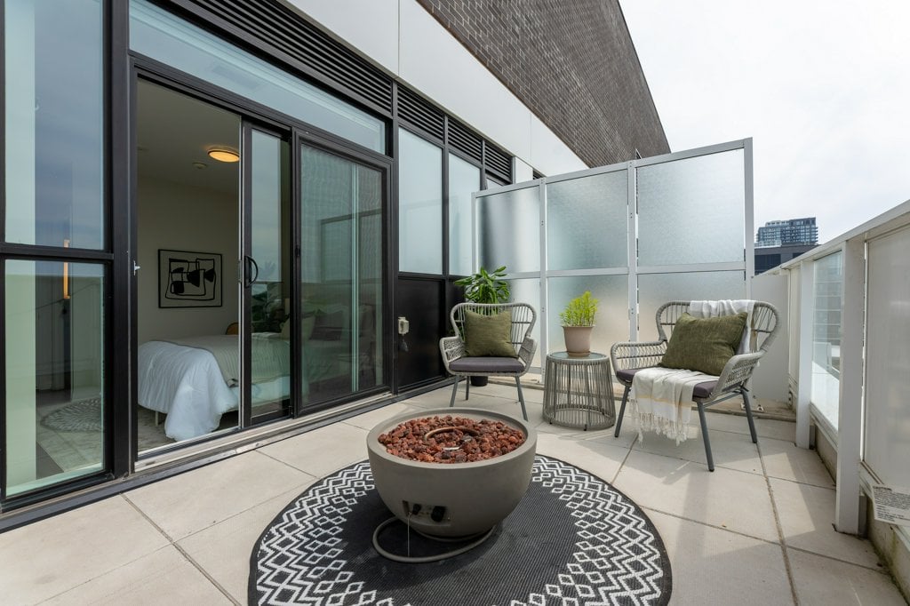 807-2301 Danforth Ave