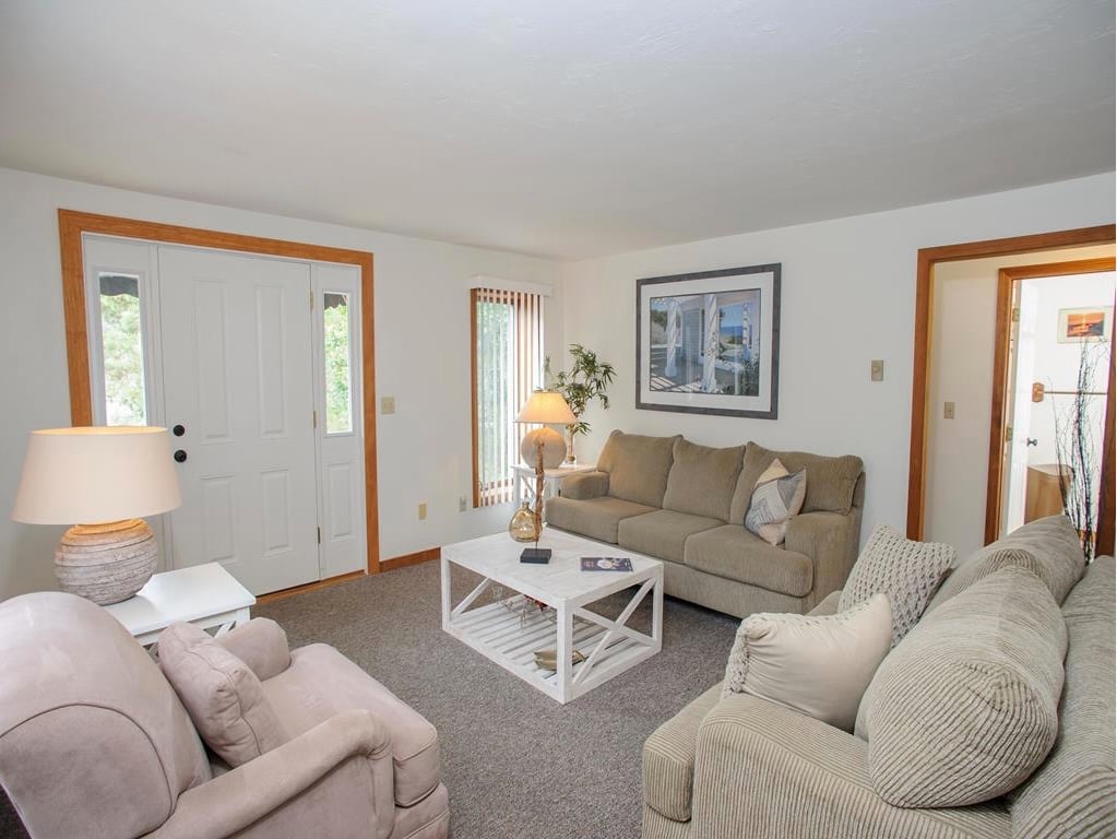 27 Schoolhouse Rd