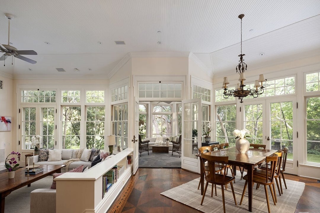 Mandeville Canyon Rd, 90049