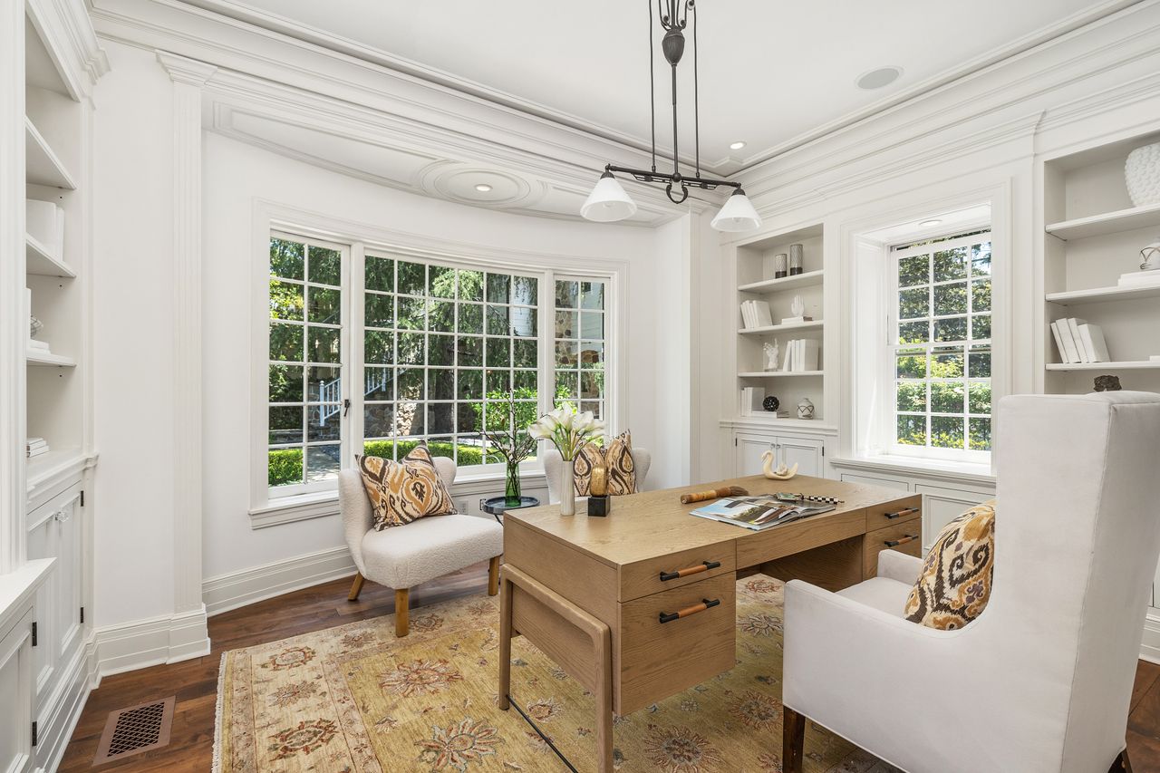 English Country Manor In Toluca Lake