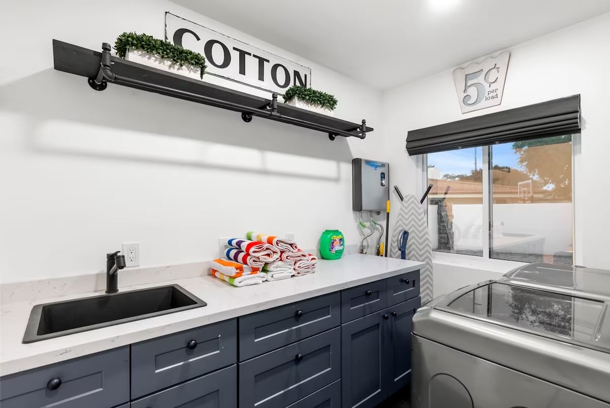 Phoenix Luxury! Pickleball | Free Heated Pool | Hot Tub