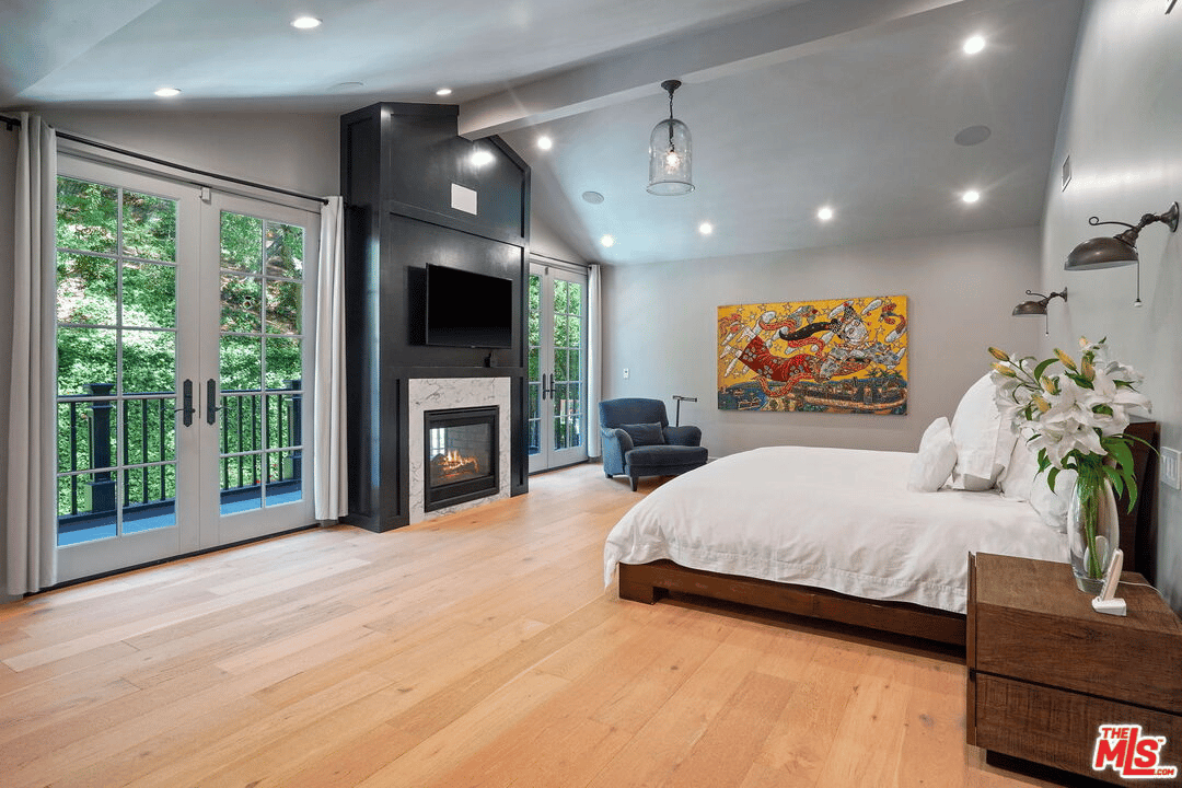 2794 Mandeville Canyon Rd