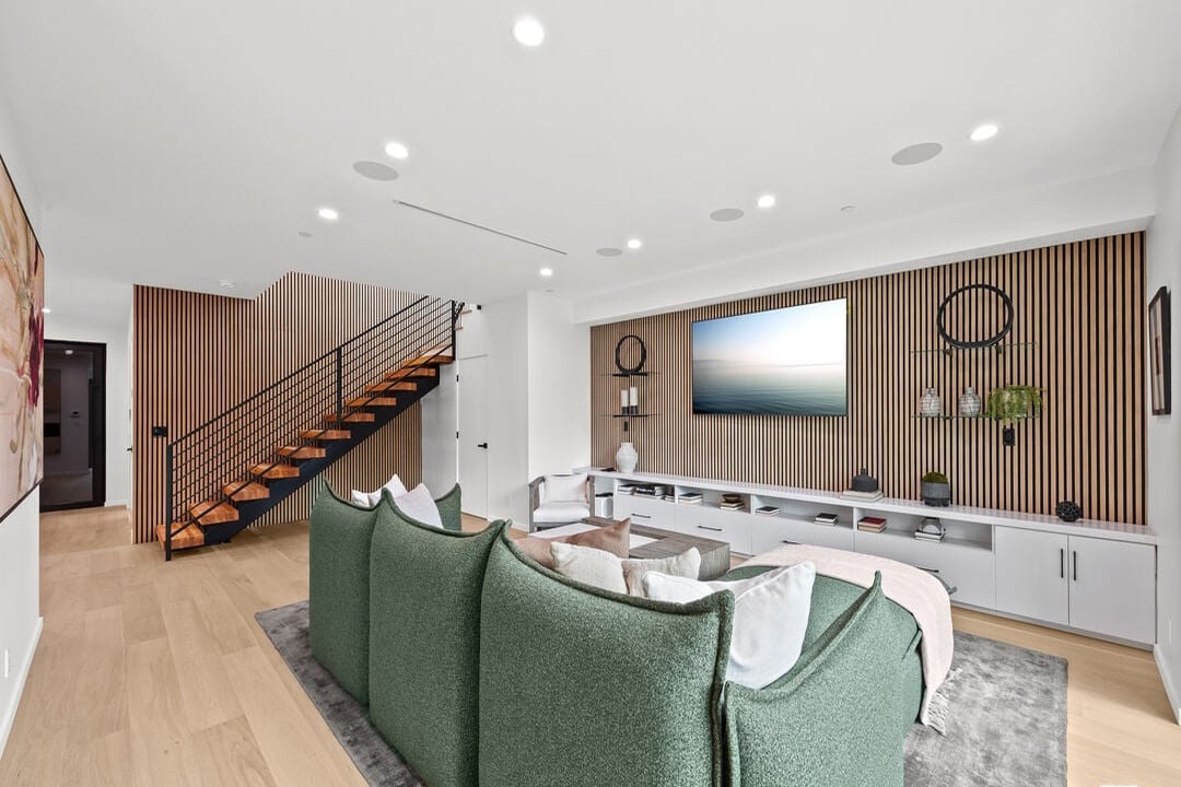 Castle Heights Pl, 90034