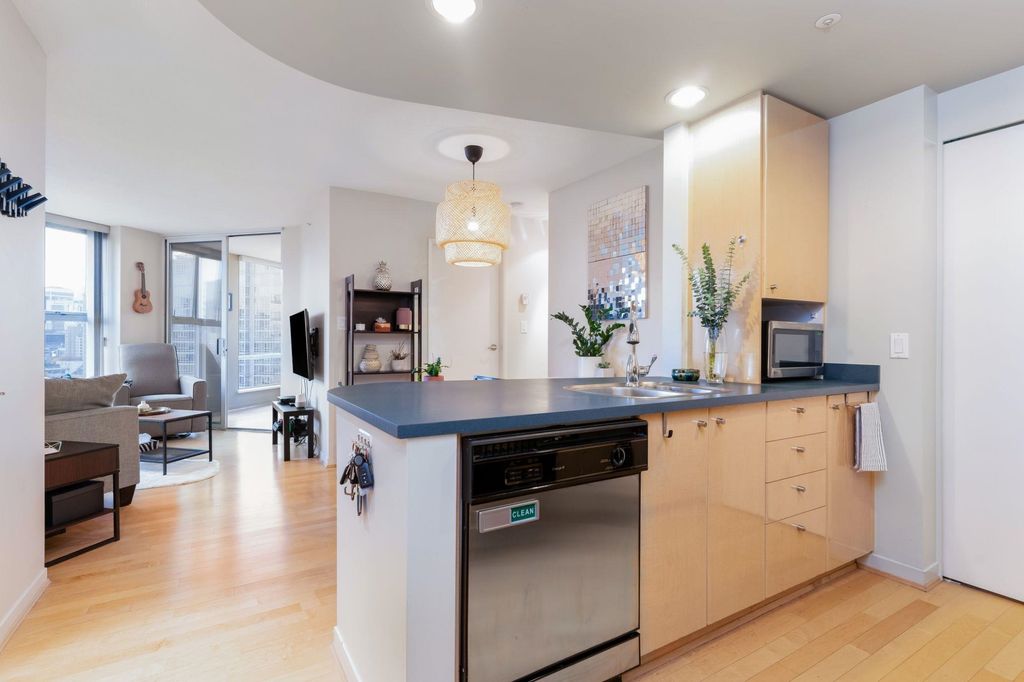 1009 Expo Blvd, #2601