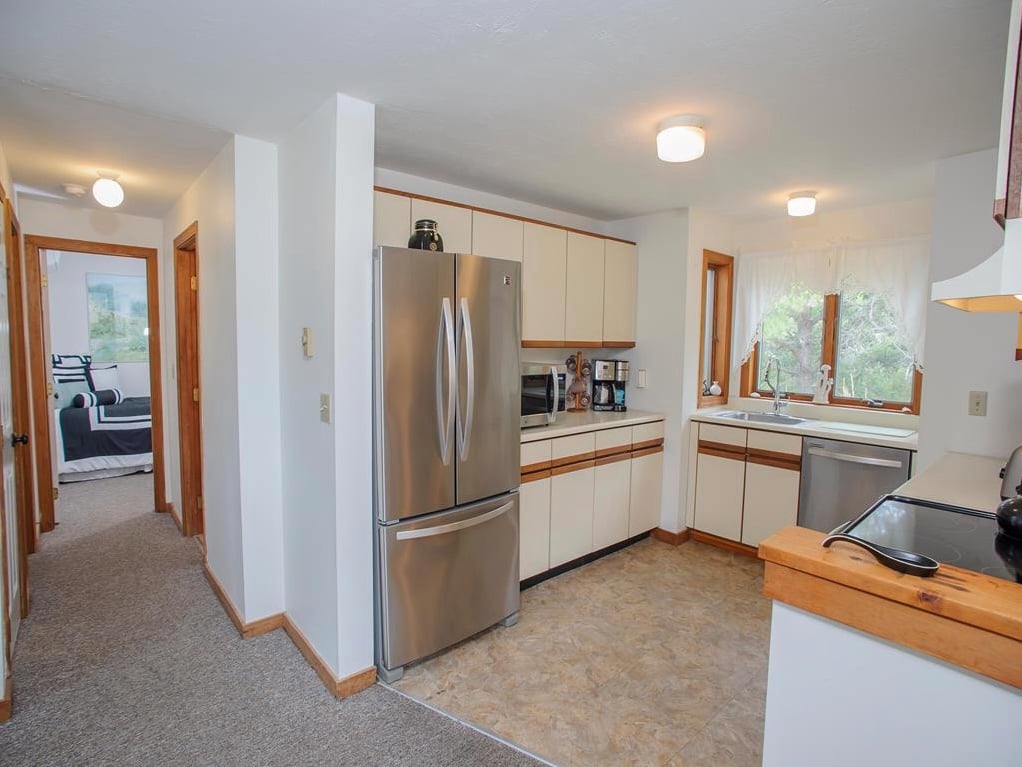 27 Schoolhouse Rd